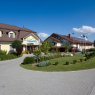 Lovas nyaralás Móron wellness programokkal a Hétkúti Wellness Hotelben Lovas nyaralás Móron wellness programokkal a Hétkúti Wellness Hotelben