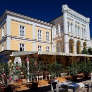 Tavaszi kikapcsolódás Balatonfüreden, a Balaton északi partján, a patinás Astoria Hotelben Tavaszi kikapcsolódás Balatonfüreden, a Balaton északi partján, a patinás Astoria Hotelben