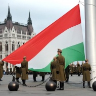 Zászlófelvonás 2019 Budapest. Szent István Napi Ünnepség a Kossuth téren Zászlófelvonás 2019 Budapest. Szent István Napi Ünnepség a Kossuth téren