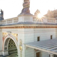 Várkert Bazár Pünkösd 2020. Újra indulnak a Budai Várséták! Várkert Bazár Pünkösd 2020. Újra indulnak a Budai Várséták!