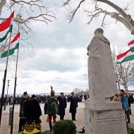2025. március 15. Balatonfüred. Ünnepi megemlékezés, koszorúzás, fáklyás felvonulás