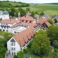 Bakonyi Pünkösd 2020. Üdülés szabadtéri családi- kaland- és gyerekprogramokkal a Hasik Hotelben Bakonyi Pünkösd 2020. Üdülés szabadtéri családi- kaland- és gyerekprogramokkal a Hasik Hotelben