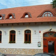 Varjú Fogadó Étterem Varjú Fogadó Étterem