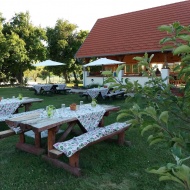 Pipacs Vendéglő és Fröccskert Pipacs Vendéglő és Fröccskert