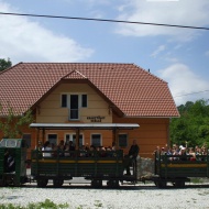 Aranytölgy Vendéglő, Panzió és Kemping Kemence