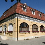 Schuster Hotel Csenger