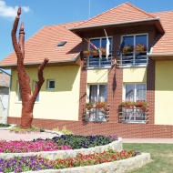 Kölyök Fészek Erdei Iskola és Szálló Kölyök Fészek Erdei Iskola és Szálló