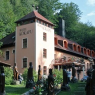 Kőkapu Károlyi Vadászkastély és Hotel