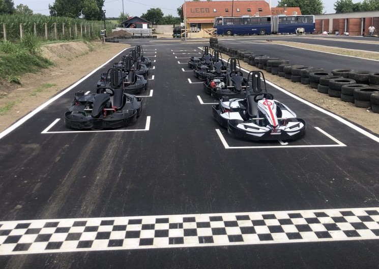 Csapatépítő gokart program a Balatonnál, várjuk egy adrenalin fröccsös közösségépítő élményre!