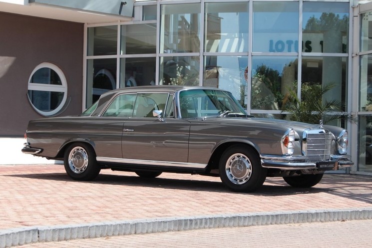 Lotus Retro Veteránautó Kiállítás Hévíz 2026