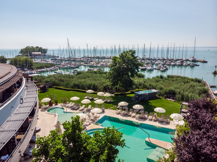 Tavaszi akciós wellness a Balatonnál, exkluzív vízparti kikapcsolódás Balatonfüreden