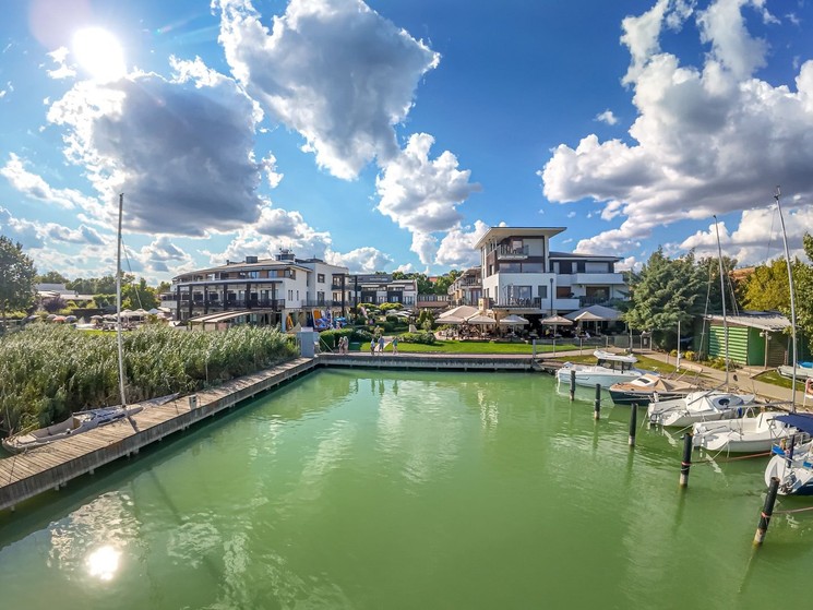 Tavaszi akciós wellness a Balatonnál, exkluzív vízparti kikapcsolódás Balatonfüreden