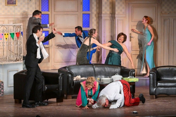 Pletykafészek bohózat Veresegyház 2026 Mézesvölgyi Nyár