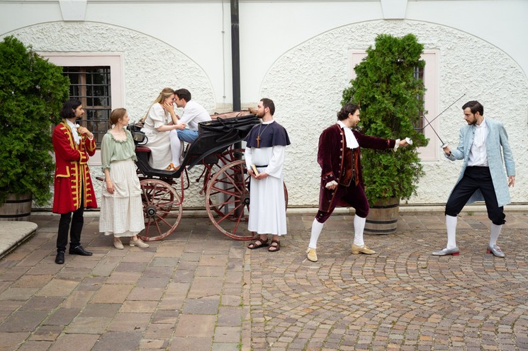 Sétáló színház Gödöllő 2026 - Sétálószínház Rómeó és Júliával a Gödöllői Királyi Kastélyban