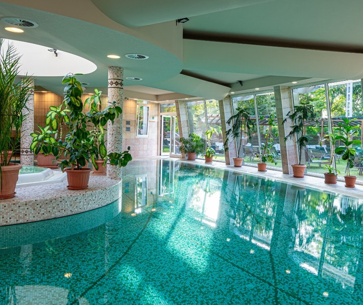 Balatoni wellness pihenés Siófokon az előszezonban, félpanziós ellátással a Residence Hotelben