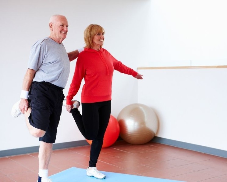 Esés megelőzés, egyensúly fejlesztés prevenciós minikurzus  időseknek az egyensúlyuk fejlesztésére