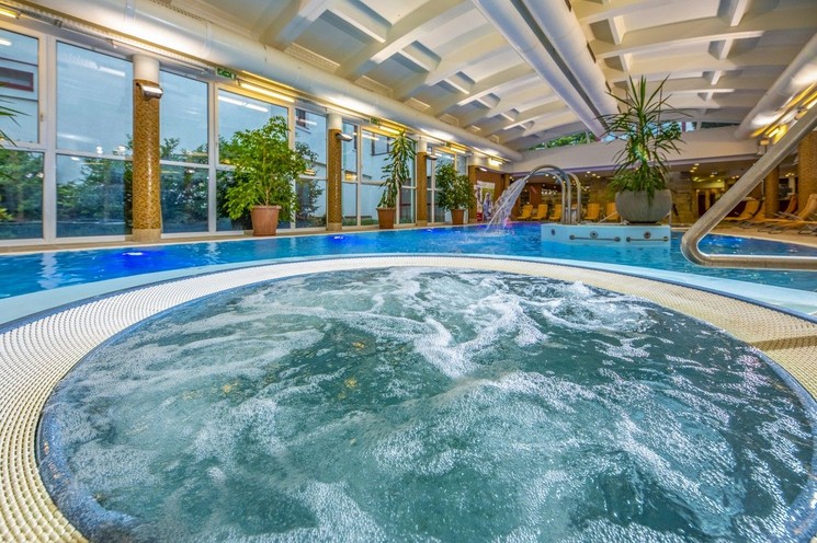Strandok Éjszakája Harkány 2025. Csobbanj az éjszakába a Dráva Hotelben!