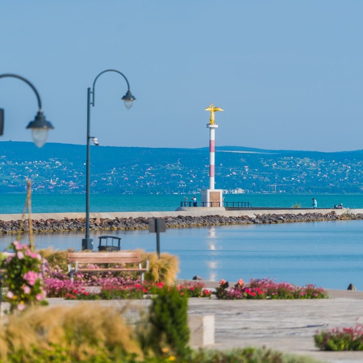 Irány Siófok! Felejthetetlen vízi és parti élmények, pezsgő vízparti hangulat!