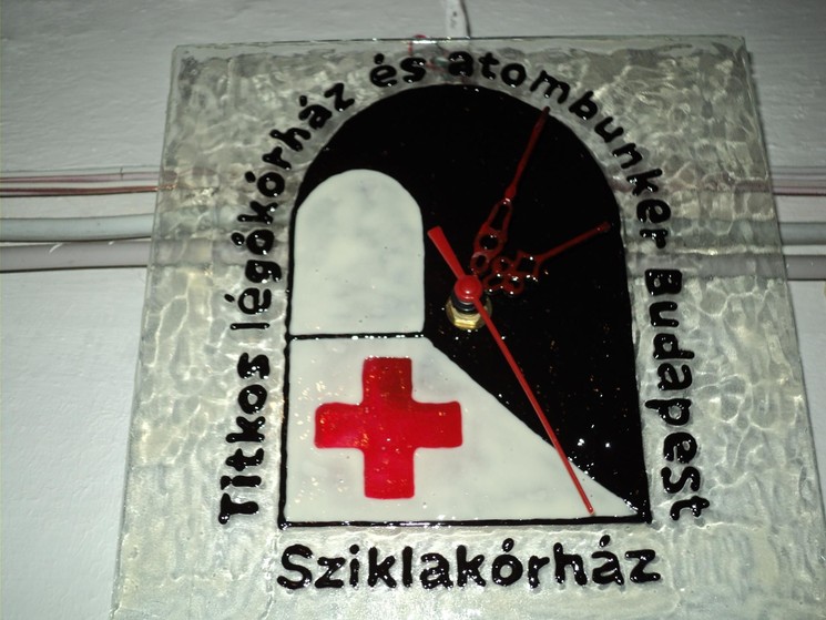 Múzeumi csapatépítő program Budapesten különleges helyszínen, a Sziklakórház Atombunker Múzeumban