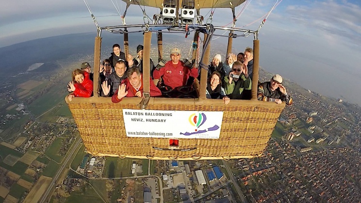 Hőlégballonos sétarepülés 2024. Repüljön a Balatonnál profi ballonosokkal Keszthelyen és környékén!