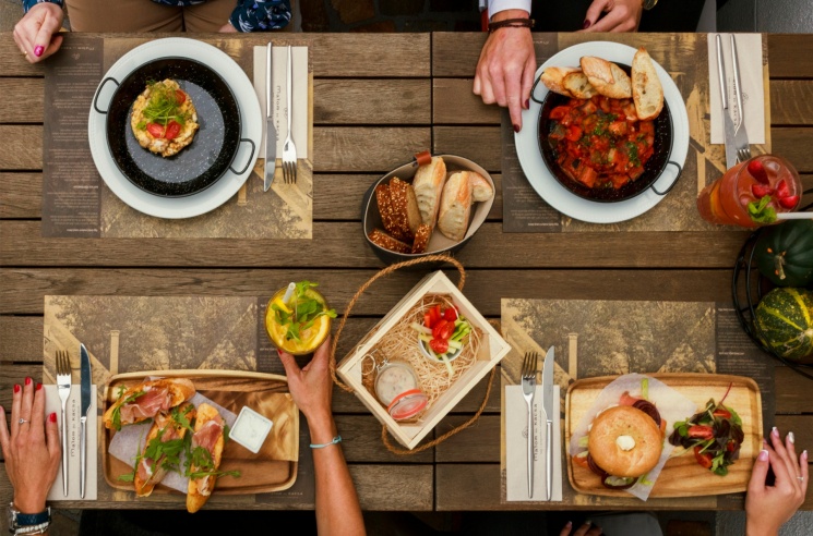 Reggeli Tatán, a’la carte tóparti reggeli minden nap 