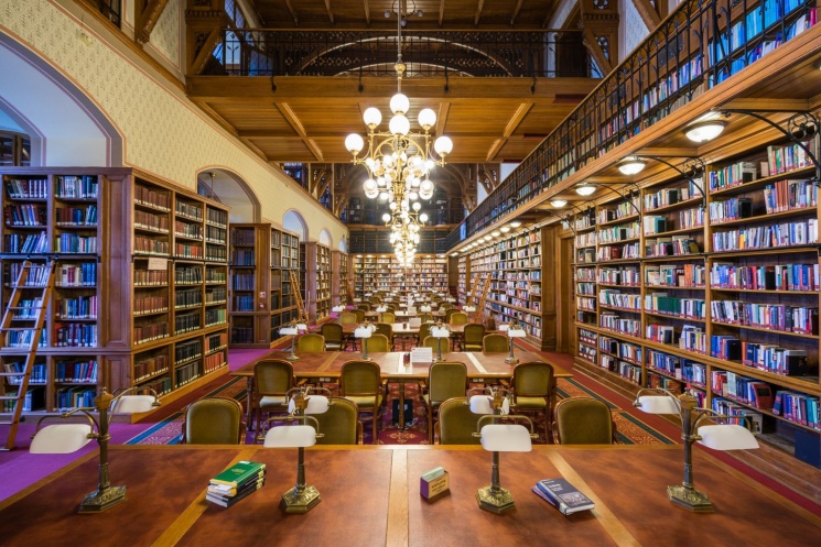 Könyvtárlátogatás Budapesten, ismerje meg egy könyvtári sétán az Országgyűlési Könyvtárat!