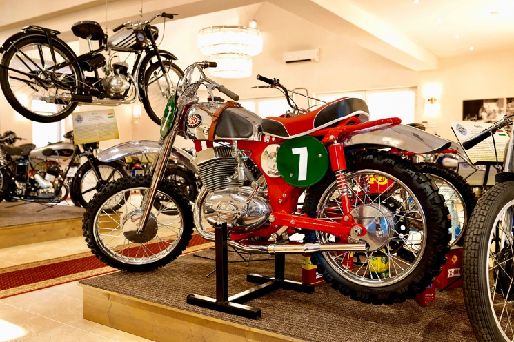 Oldtimer motor kiállítás a Balatonnál, veterán motorcsodák és motor ritkaságok páratlan gyűjteménye