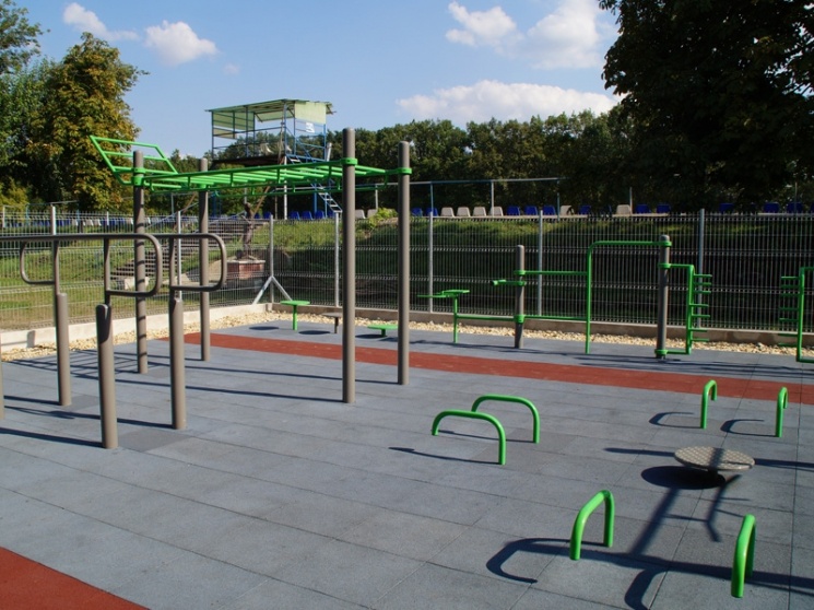 Sportolás a Szabadtéri Fitnesz Parkban Hajdúszoboszlón