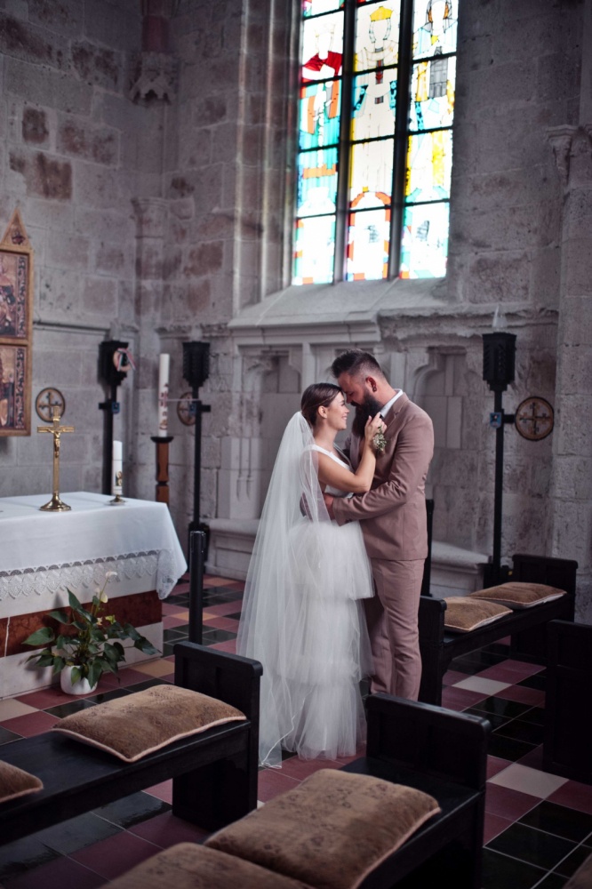 Esküvői fotózás a várban, gyönyörű helyszínek Füzér Várában a legszebb pillanatok megörökítéséhez