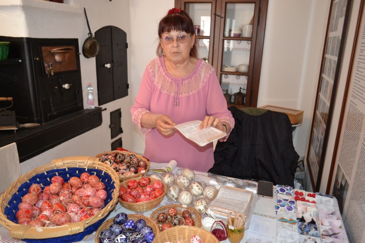 Hímes tojás festés Hegykő. Kóczánné Ács Szilvia bemutatója igazi mesterfogásokkal