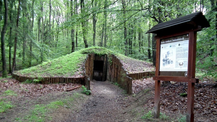 Gyalogtúrák a Soproni-hegységben és a Balfi-dombságon jelzett sétautakon kiépített pihenőhelyekkel