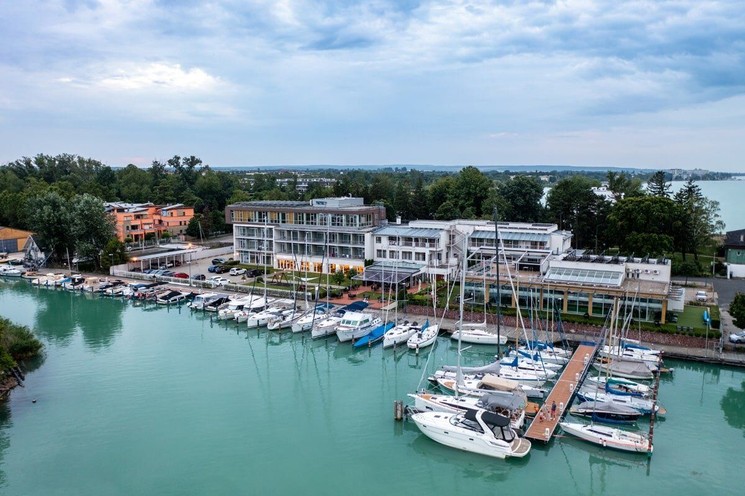 Hotel Yacht**** Wellness & Business Siófok