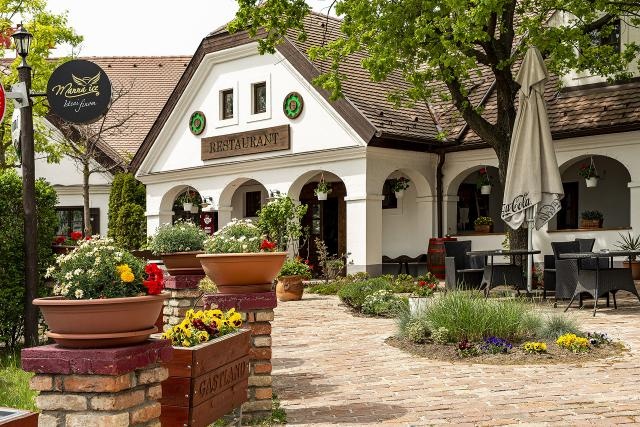 Gastland M1 Hotel, Étterem és Konferencia Központ Páty