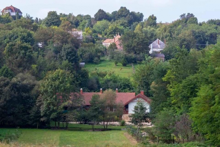 Forrás Vendégházak Pihenőpark Bakonyjákó