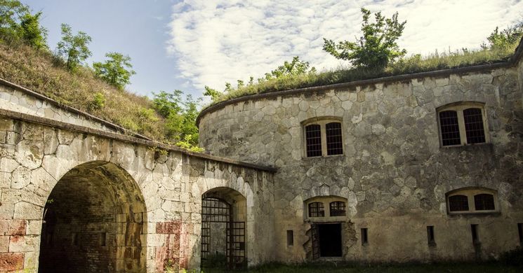 Monostori Erőd látogatás Komárom 2026 - történelmi túra és élmények minden korosztálynak