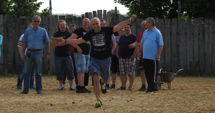 Élmény-csapatépítés, csapatépítő játékok cégeknek, baráti társaságoknak a bikali Élménybirtokon