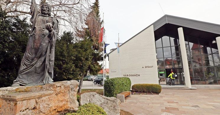 Folyosó Galéria kiállítások 2025. Várjuk Balatonfüreden a Polgármesteri Hivatalban