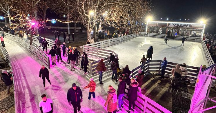 Szilveszter Balatonfüred. Korcsolyázzon át az új esztendőbe!