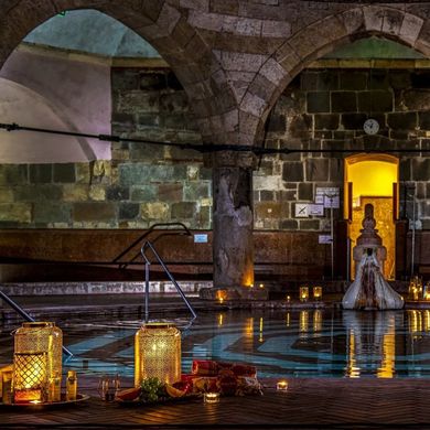 Éjszakai fürdőzés Budapest 2026. Várjuk a Széchenyi és a Rudas Gyógyfürdőben