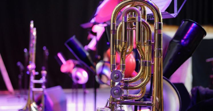 Nyári Zenei Estek Mór 2026 - Élvezetes koncertekkel, szóló előadók és együttesek fellépéseivel várjuk a Lamberg-kastély parkjában