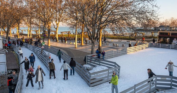Balatonfüred korcsolyázás 2025 / 2026. Egy kilométer hosszan lehet korcsolyázni a jégfolyosón!