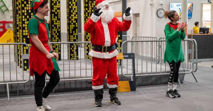 Mikulás Alsópáhok 2025. Mikulás az Arénában