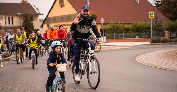 Anyák napi program Érd 2025. Öleld meg Édesanyádat! Kerekedjünk fel anyák napján kerékpáron!