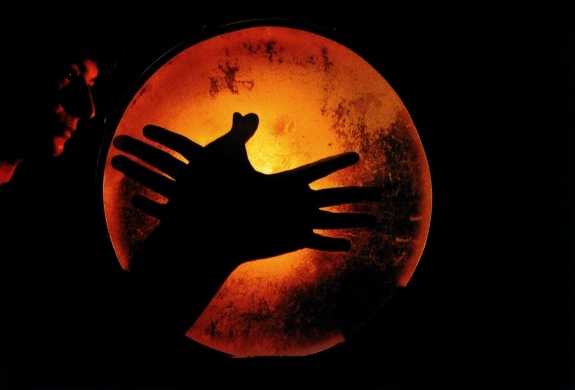 A Nap és a Hold elrablása, kézjáték a budapesti Figurina Bábszínházban