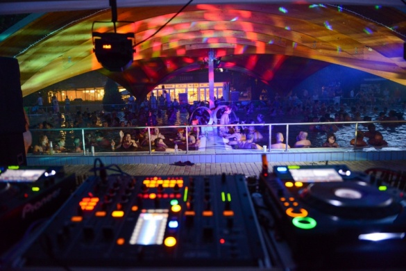 Éjszakai fürdőzés Igal 2025. Igal Nights az Igali-Gyógyfürdőben