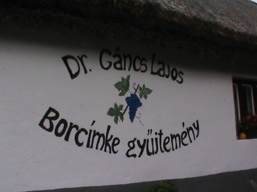 Dr. Gáncs Lajos borcímke gyűjtemény állandó kiállítás a zánkai Tájházban