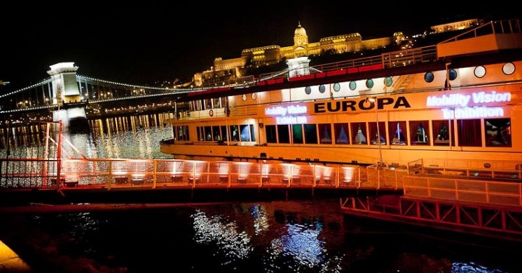 Éjszakai hajókirándulás Budapesten