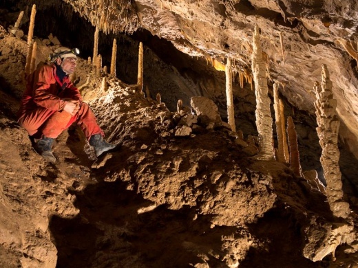 Barlangok Világnapja 2024. Kedvezményes overallos barlangtúra a Csodabogyós-barlangban