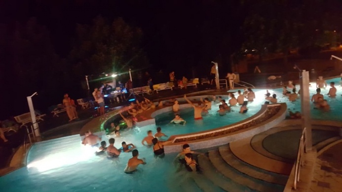 Éjszakai fürdőzés hétköznap a kiskunmajsai Jonathermal Fürdőben