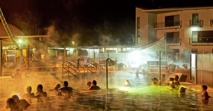Éjszakai fürdőzés Tiszakécske 2023